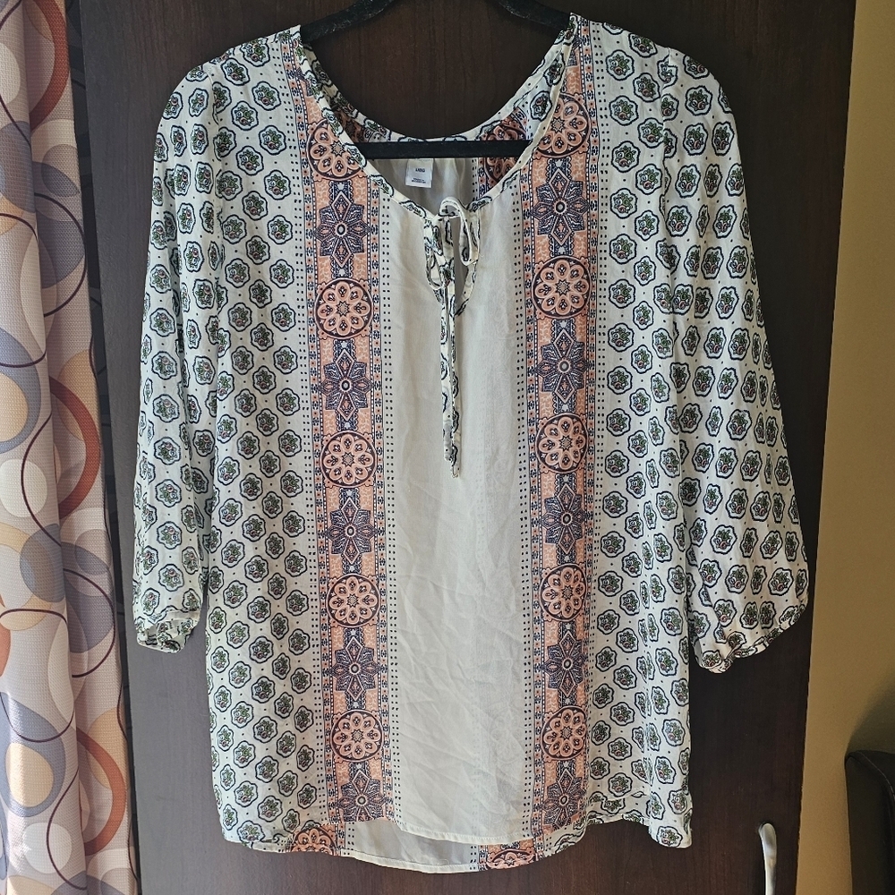 Old Navy Women's Blouse - Cream and Blue Pattern
